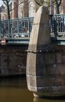 De faun rijst als het ware uit de gracht omhoog.
<br/>
Marcel Westhoff, maart 2020